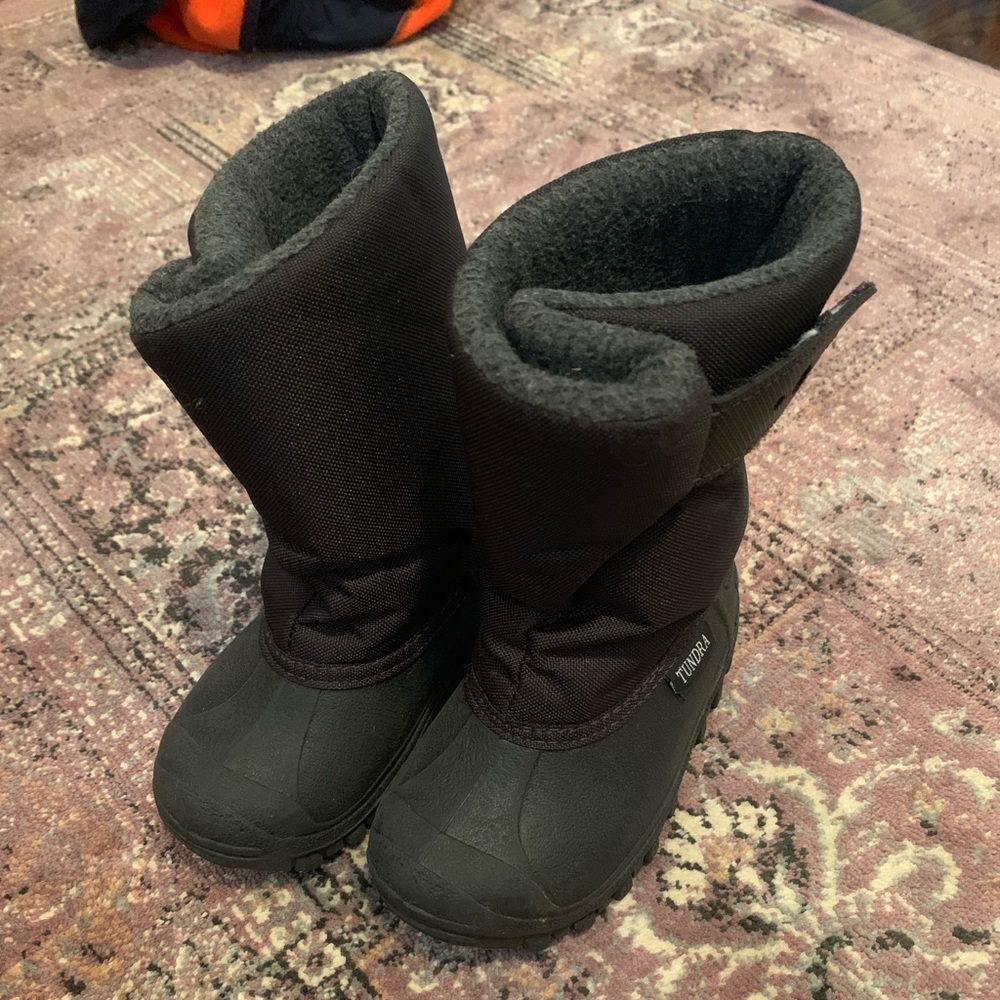 Tundra snow boots